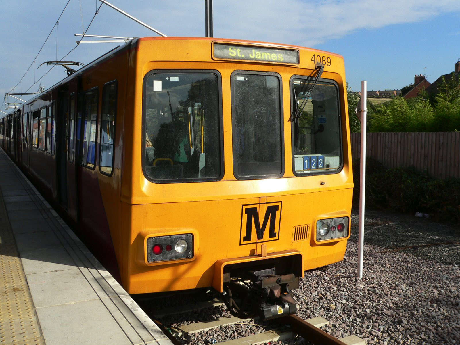 Tyne_and_Wear_Metro_train_4089_at_South_Hylton